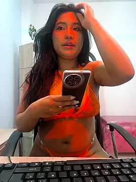 Snapshot of valenlopezz_ chatting on May 2, 2026, 3:44 am valenlopezz online show from May 2, 2026, 3:44 am