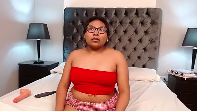 Snapshot of Kiri_Black_ chatting on February 12, 2026, 3:56 am Kiri Black online show from February 12, 2026, 3:56 am