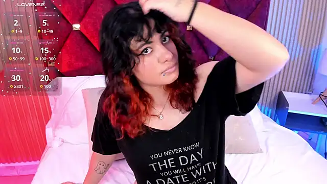 DakotaMoonn online show from February 4, 2026, 12:44 pm