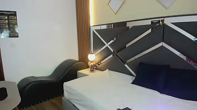 Ambarross  online show from March 14, 2026, 1:16 pm