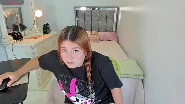 Snapshot of _Luciana_1 chatting on February 13, 2026, 8:05 pm Luciana 1 online show from February 13, 2026, 8:05 pm