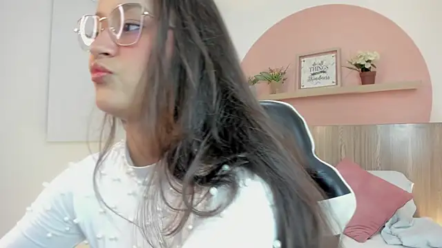 Snapshot of ivette_swan chatting on February 1, 2026, 2:21 am ivette swan online show from February 1, 2026, 2:21 am