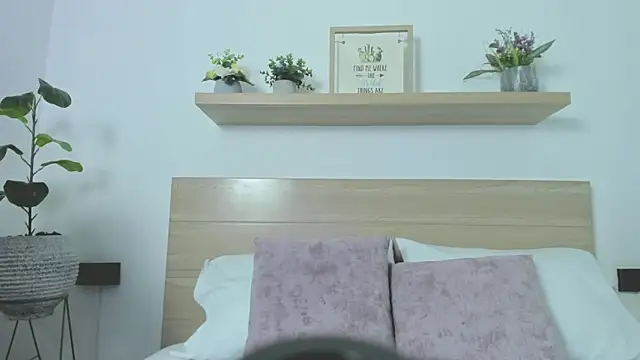 Snapshot of ivette_swan chatting on February 12, 2026, 12:33 pm ivette swan online show from February 12, 2026, 12:33 pm