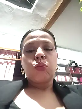 Snapshot of RossyAlvarez chatting on April 18, 2026, 12:58 am RossyAlvarez online show from April 18, 2026, 12:58 am