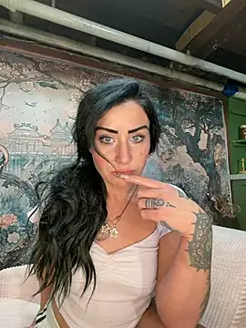 Snapshot of valayan0ire chatting on January 15, 2026, 3:44 am valayan0ire online show from January 15, 2026, 3:44 am