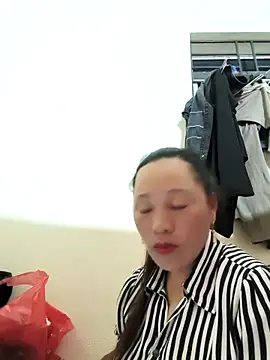 Snapshot of Jooj- chatting on February 24, 2026, 1:53 pm Jooj- online show from February 24, 2026, 1:53 pm