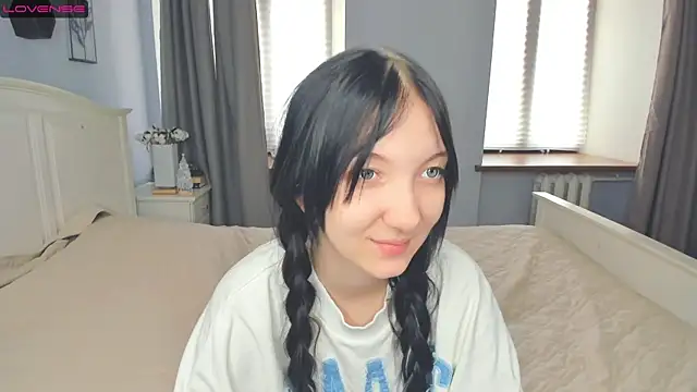 Snapshot of RoxanneComisky chatting on February 6, 2026, 8:40 am RoxanneComisky online show from February 6, 2026, 8:40 am