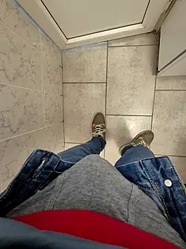 Snapshot of vali23 chatting on January 15, 2026, 12:10 pm vali23 online show from January 15, 2026, 12:10 pm