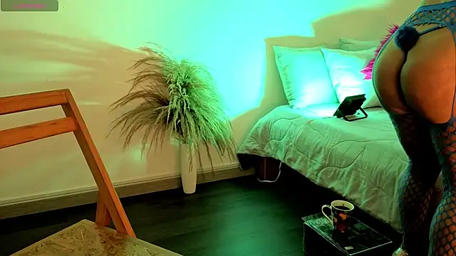 fransheskarossi online show from March 3, 2026, 12:22 pm