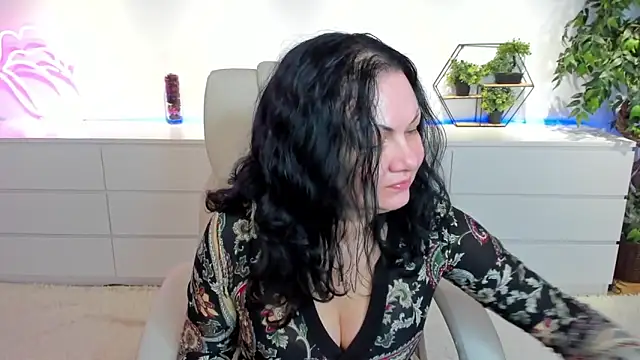 IrissMoon online show from February 25, 2026, 6:34 am