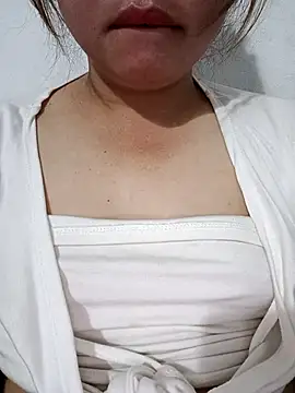 Snapshot of Elizabeth8 chatting on February 2, 2026, 10:19 pm Elizabeth8 online show from February 2, 2026, 10:19 pm