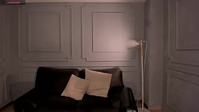 MilaVelvet  online show from April 7, 2026, 12:16 pm