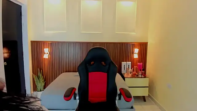 MARIE TAPNER online show from March 30, 2026, 12:39 pm