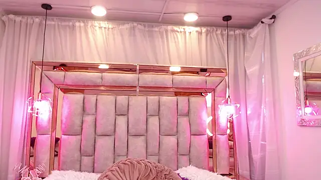 AllisonAdams  online show from April 7, 2026, 12:05 pm