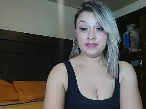 aitanalove  online show from February 5, 2026, 1:32 am