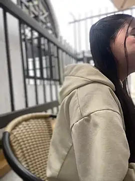 AuroraJohns Pink online show from February 1, 2026, 5:33 pm