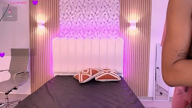 Amira Alzahra online show from March 9, 2026, 5:11 am