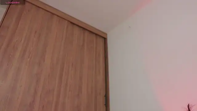 isabela   online show from February 28, 2026, 3:29 am