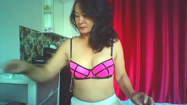 Snapshot of bella2322 chatting on July 3, 2026, 4:19 am bella2322 online show from July 3, 2026, 4:19 am
