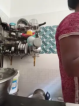 Hot-Tinaa online show from May 19, 2026, 8:42 am