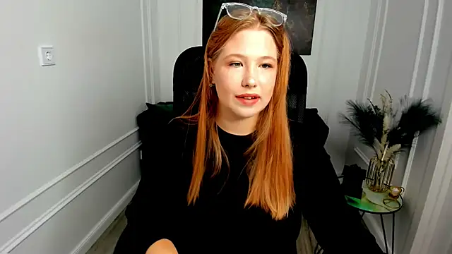 Snapshot of SweetDaylight chatting on June 18, 2026, 7:40 pm SweetDaylight online show from June 18, 2026, 7:40 pm