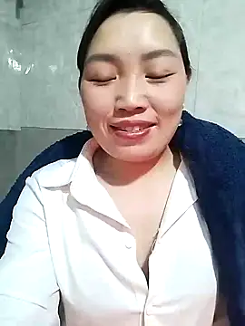 Snapshot of lia-coy chatting on February 4, 2026, 10:15 pm lia-coy online show from February 4, 2026, 10:15 pm