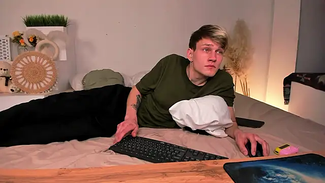 Snapshot of Volan_Starts chatting on February 15, 2026, 7:51 am Volan Starts online show from February 15, 2026, 7:51 am