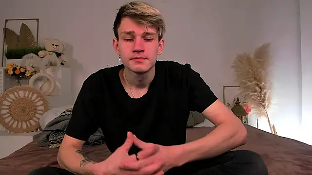 Snapshot of Volan_Starts chatting on February 22, 2026, 4:24 am Volan Starts online show from February 22, 2026, 4:24 am