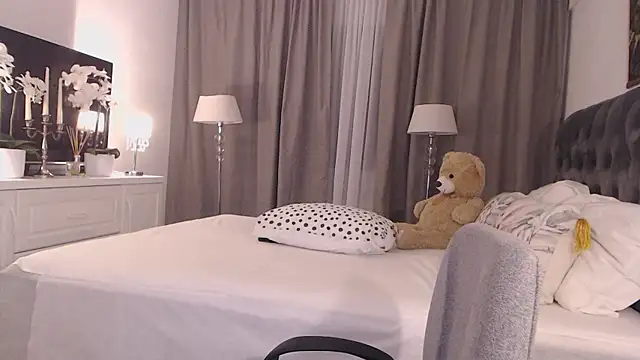 SilverMiss online show from April 4, 2026, 6:49 pm