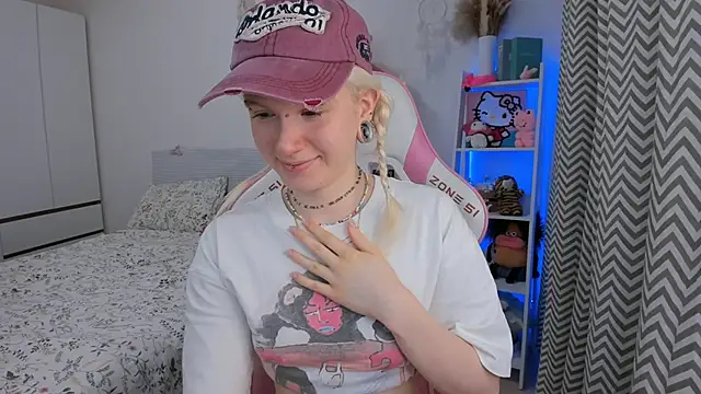 Mia WaterFall online show from February 11, 2026, 3:44 am