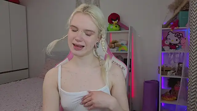 Mia WaterFall online show from April 7, 2026, 3:29 am