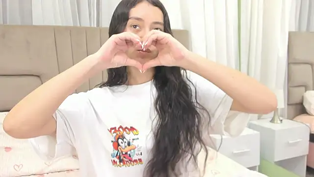 isabella nowa online show from April 10, 2026, 11:59 am