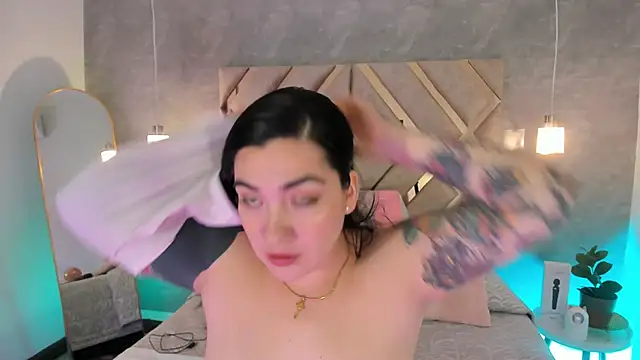 Snapshot of KathiaJenner chatting on February 17, 2026, 12:12 pm KathiaJenner online show from February 17, 2026, 12:12 pm