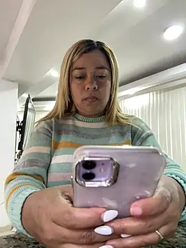 Snapshot of veronica414 chatting on March 3, 2026, 2:12 pm veronica414 online show from March 3, 2026, 2:12 pm