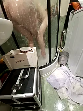 Snapshot of Milifalcon chatting on March 9, 2026, 8:24 pm Milifalcon online show from March 9, 2026, 8:24 pm