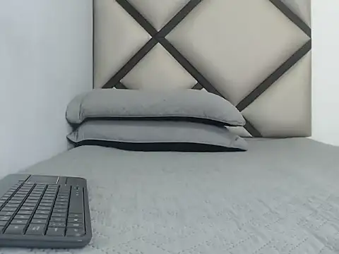 Snapshot of Outlook2053 chatting on February 7, 2026, 8:23 pm Outlook2053 online show from February 7, 2026, 8:23 pm