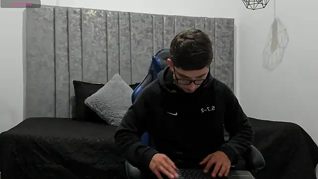 Calvin Hunter online show from April 9, 2026, 2:00 am