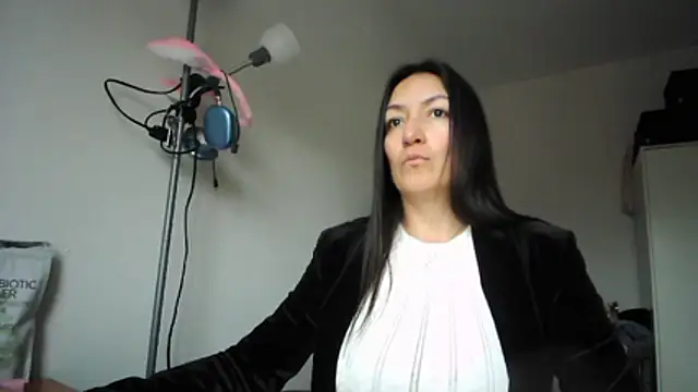 Snapshot of Yulian_Milf chatting on March 11, 2026, 5:08 pm Yulian Milf online show from March 11, 2026, 5:08 pm