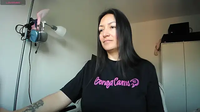 Snapshot of Yulian_Milf chatting on March 21, 2026, 10:09 am Yulian Milf online show from March 21, 2026, 10:09 am