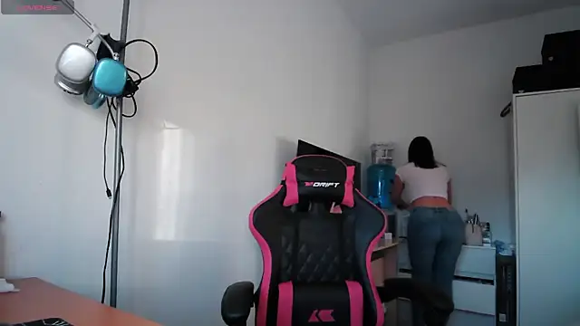 Snapshot of Yulian_Milf chatting on March 28, 2026, 5:23 pm Yulian Milf online show from March 28, 2026, 5:23 pm