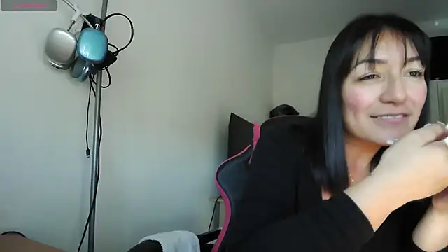 Snapshot of Yulian_Milf chatting on April 4, 2026, 3:09 pm Yulian Milf online show from April 4, 2026, 3:09 pm