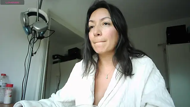 Snapshot of Yulian_Milf chatting on June 11, 2026, 12:36 pm Yulian Milf online show from June 11, 2026, 12:36 pm