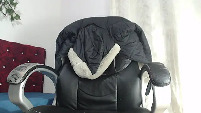 Snapshot of killua_parker chatting on February 10, 2026, 3:32 am killua parker online show from February 10, 2026, 3:32 am