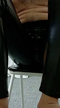 kyuleather online show from March 14, 2026, 7:58 am