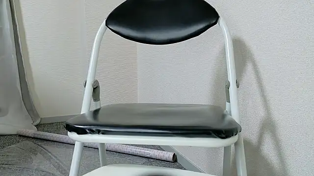 kyuleather online show from April 11, 2026, 9:35 am