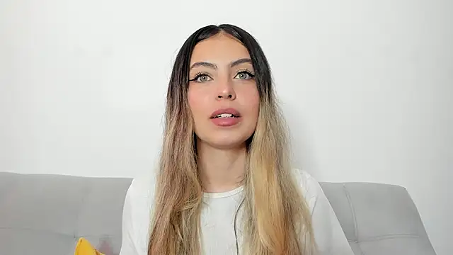 Snapshot of Fernanda_aaaa chatting on May 12, 2026, 3:20 pm Fernanda aaaa online show from May 12, 2026, 3:20 pm