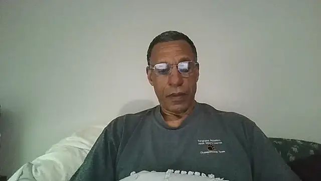 swimmer2496 online show from April 12, 2026, 2:22 pm