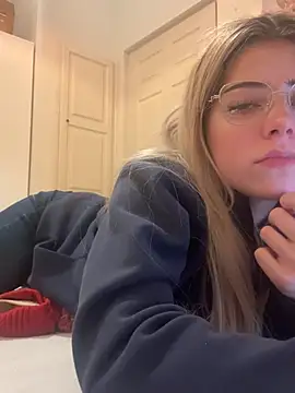 MelliMoon online show from February 19, 2026, 9:00 pm