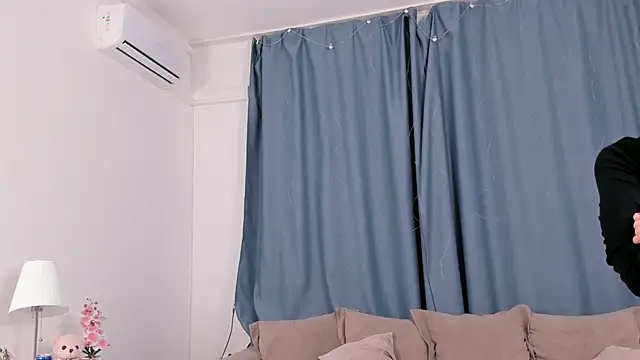 Snapshot of JackiYoss chatting on February 14, 2026, 12:24 pm JackiYoss online show from February 14, 2026, 12:24 pm