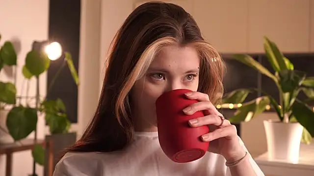 EleniRoeber online show from February 24, 2026, 3:32 pm